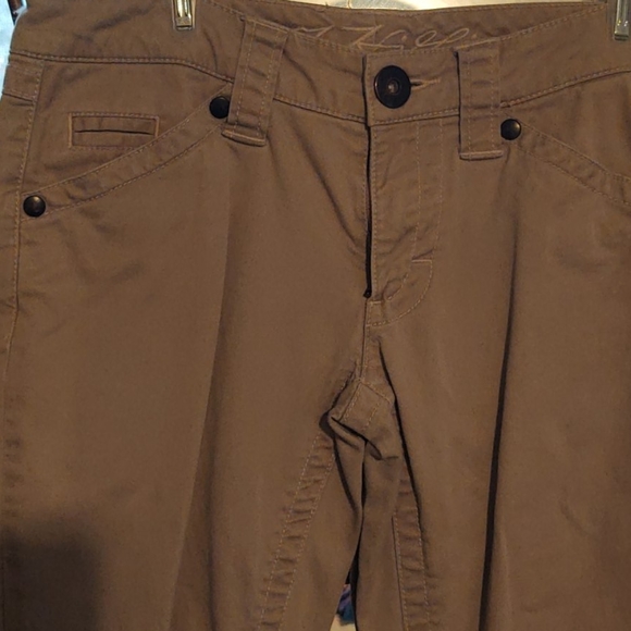 EUC Tommy Hilfiger khaki's - Picture 3 of 6